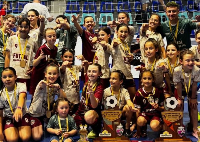 Guarujá do Sul brilha no futsal feminino com conquistas regionais