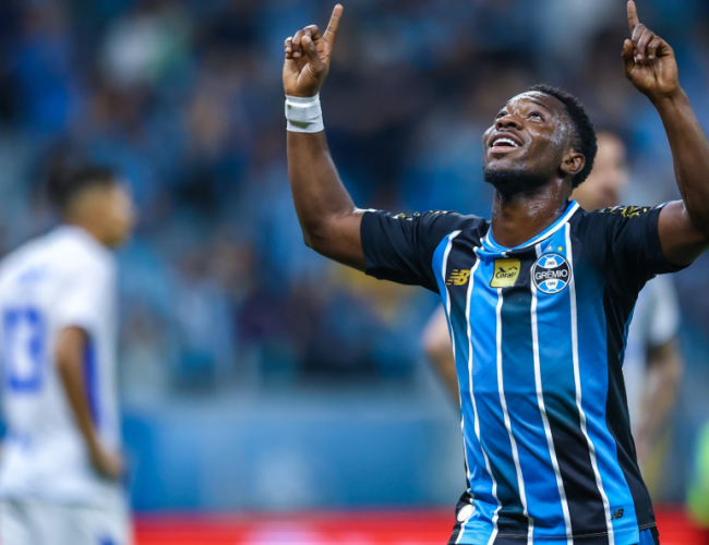 Renato Portaluppi reintegra atletas experientes e diversifica opções no Grêmio